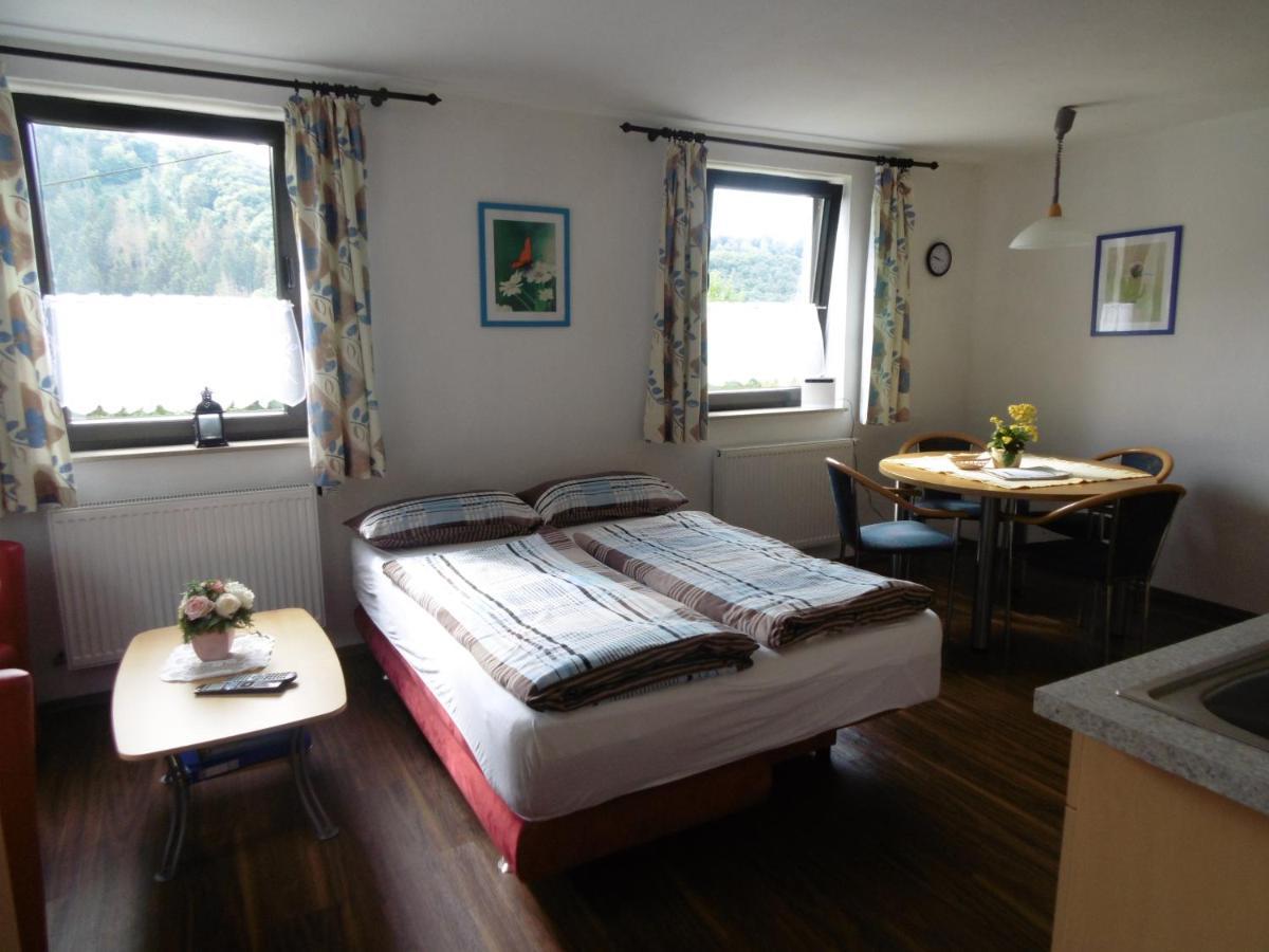 Ferienwohnung Schaefer Waldbreitbach Bagian luar foto